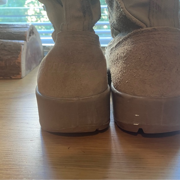 Desert color, Belleville brand combat boots, Army type, size 7.5 main image 4